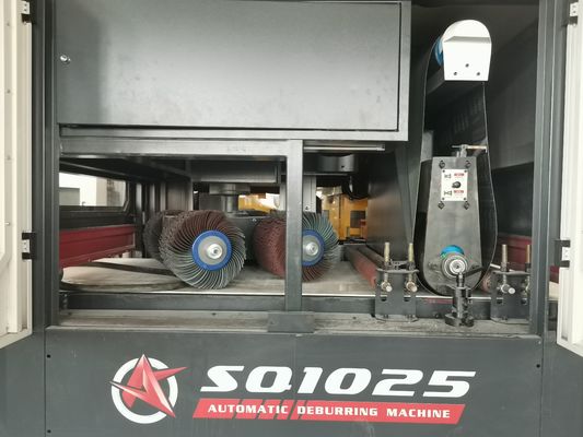 Εναλλακτική ταχύτητα 0-35r/min Αυτοματοποιημένη μηχανή αμμοποιίας φύλλου μετάλλου